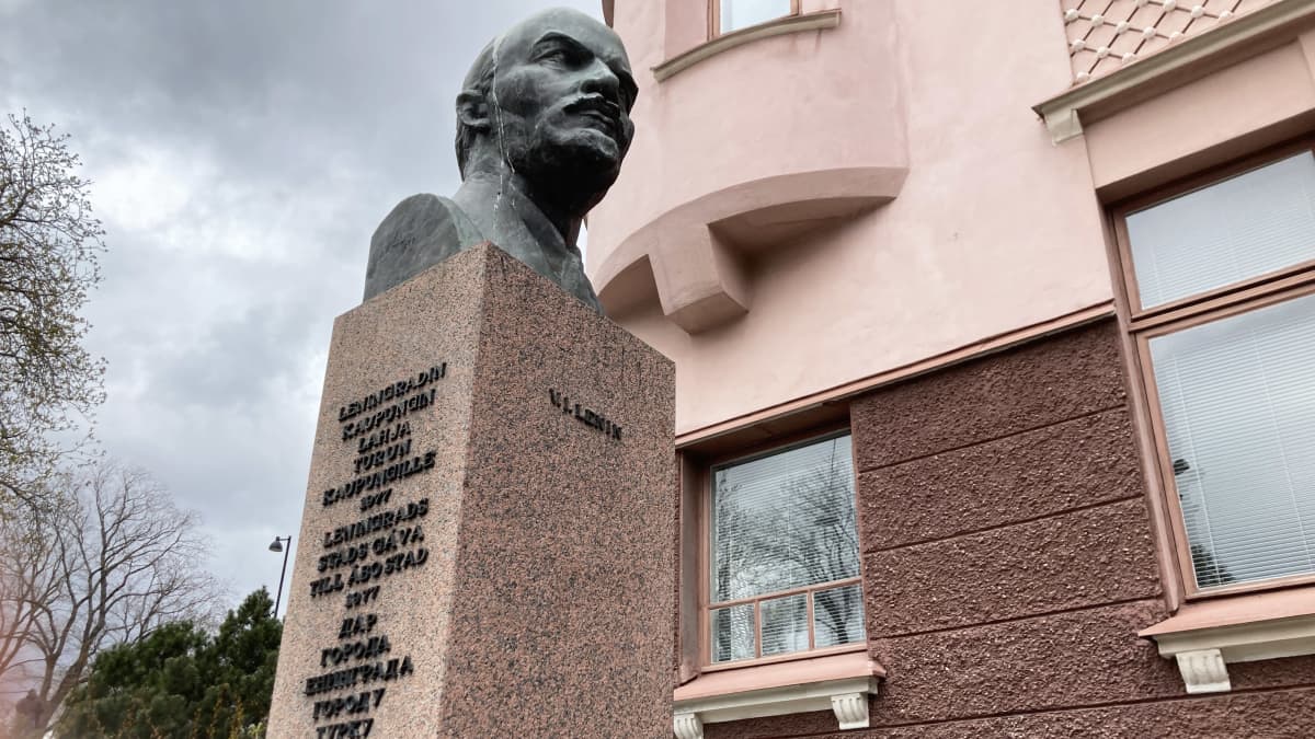 Суд отменил решение о демонтаже памятника Ленину в Турку