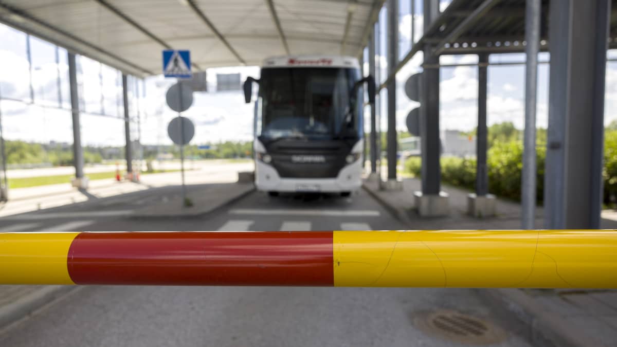 Граница закрывается и для автобусов – ”Совавто” ждет разъяснений, Ecolines отменяет рейсы
