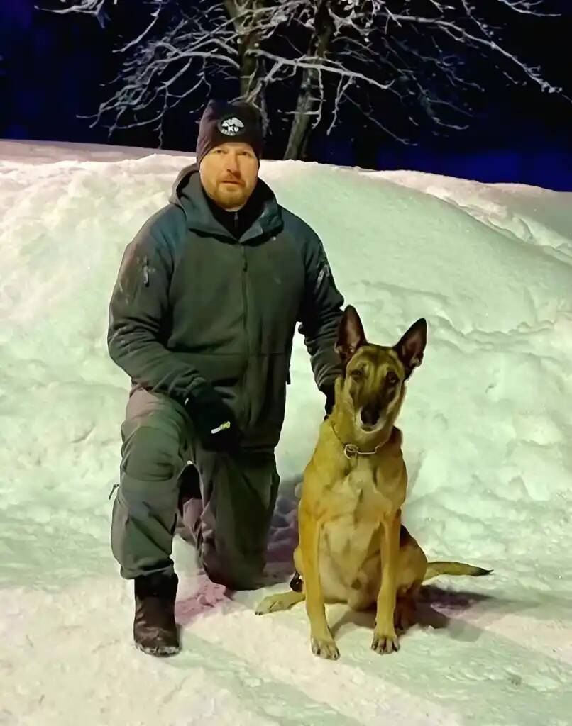 Полицейская собака нашла пропавшего ребенка живым под полутораметровой толщей снега