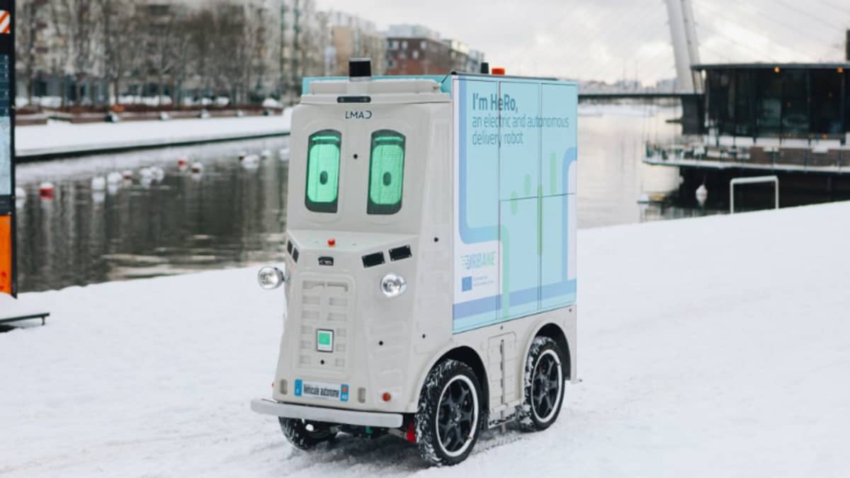 В Хельсинки тестируют нового робота-доставщика – он будет разносить посылки