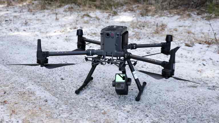 Власти сбивают летающие в неположенных местах дроны с помощью глушилок