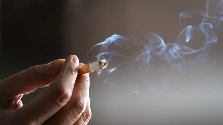 Большинство потребителей никотиновой продукции раздумывали об отказе от никотина