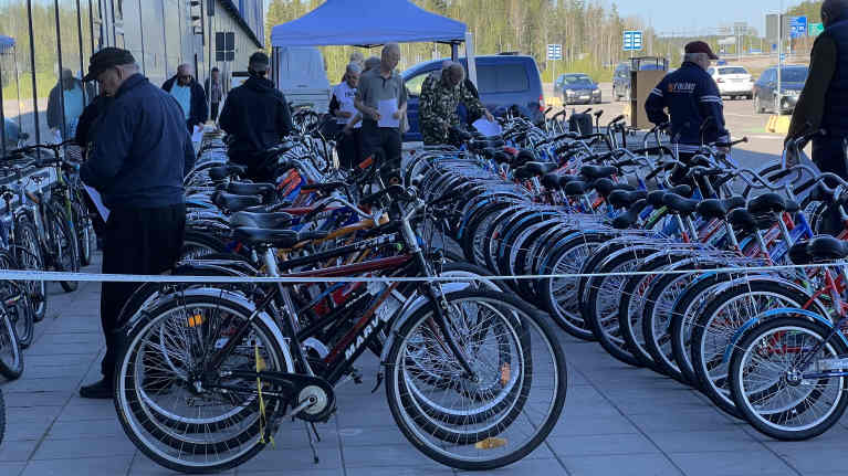 Брошенные просителями убежища велосипеды можно купить на аукционе