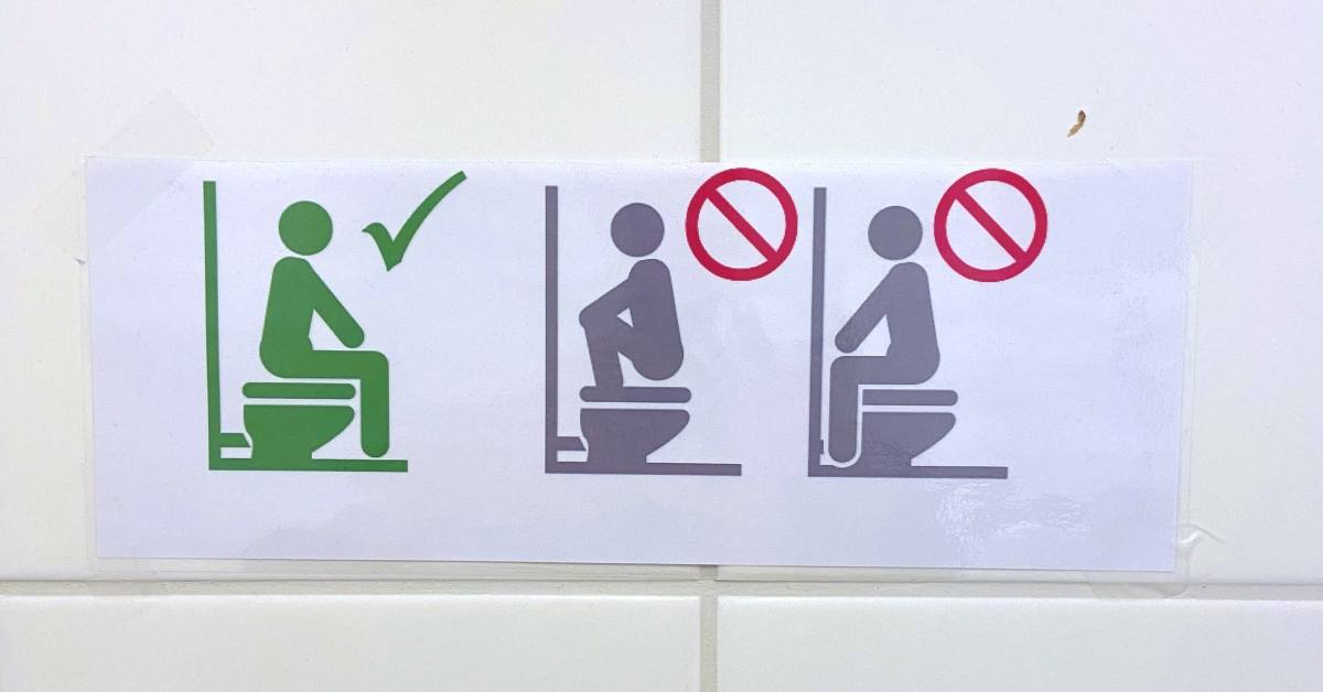 На стене в учебном заведении в Эспоо появилась инструкция по пользованию туалетом – вот с чем она связана