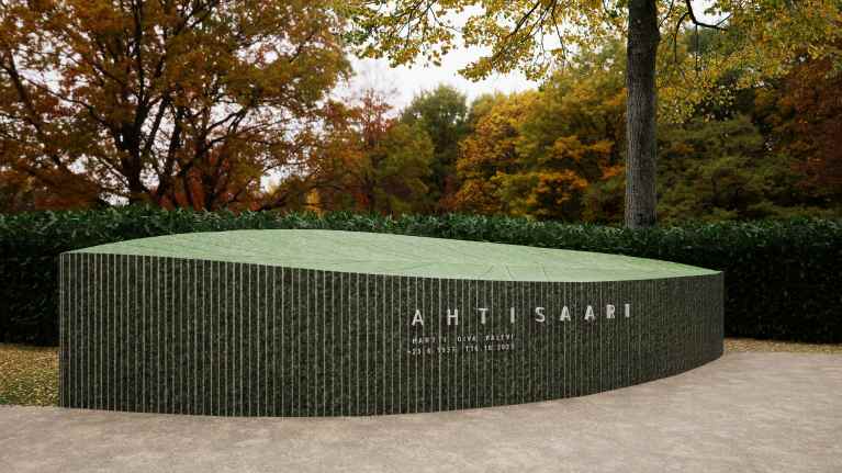 Огромный оливковый лист из зеленого гранита: такой памятник появится на могиле Мартти Ахтисаари