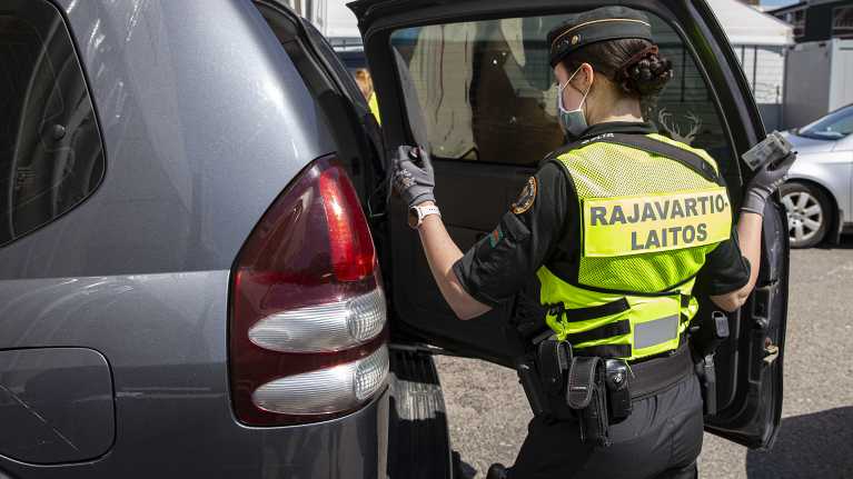 Пограничная служба расследует масштабную контрабанду мигрантов – более ста человек прошли через Финляндию и множество стран