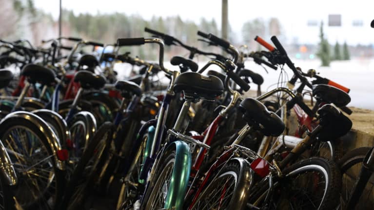 Таможня выставила на аукцион велосипеды просителей убежища, приехавших в Финляндию из России