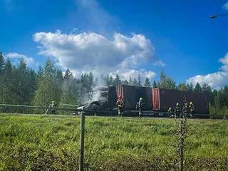 Полиция: водитель легкового автомобиля погиб в аварии с грузовиком в Яянекоски