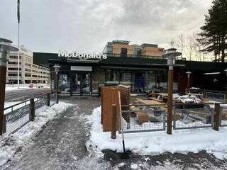 Мужчина, зарезавший мать своего ребенка в McDonald’s в Хельсинки, был приговорен к пожизненному заключению